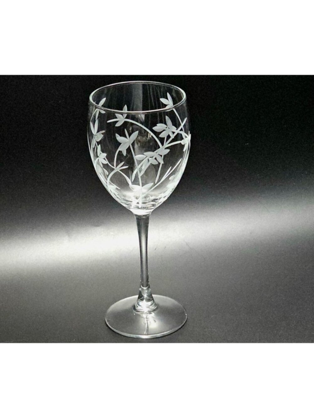 Cristal D'Arques Eleana Wine Glass 7.75" Vintage Crystal etched floral pattern - Picture 2 of 5
